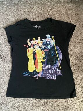 Disney Villains “A touch of Evil “ black T-shirt XL 15-17